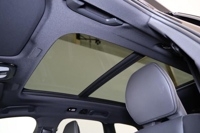 Volvo XC60 T8 Recharge AWD Ultra Black Edition Exec - Luchtvering - Panorama/schuifdak - IntelliSafe Assist & Surround - 360º Camera - Bowers & Wilkins audio - Adaptieve LED koplampen - Verwarmde voorstoelen, stuur & achterbank - Parkeersensoren voor & achter - Elek