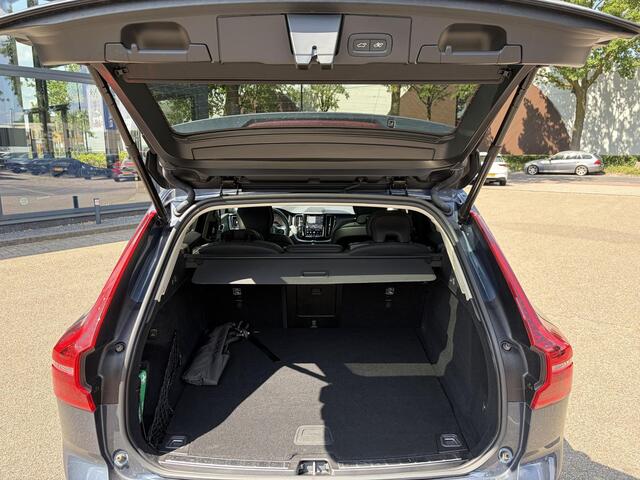 Volvo XC60 Plug-In Hybrid AWD T6 Plus Dark recharge ADAPT. CRUISE CONTROL | TREKHAAK | STUUR & STOEL VERWARMING | PANORAMA DAK | 360 GRADEN CAMERA | ELEK. STOELEN MET GEHEUGEN | HARMAN/KARDON AUDIO