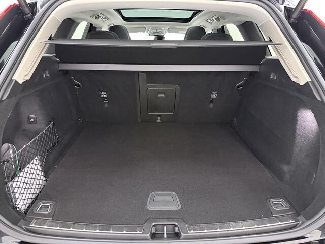Volvo XC60 T6 350PK Automaat Plug-in hybrid AWD Ultra Bright | H&K | HUD | 360 Camera | ACC | Panodak | Stoelverwarming