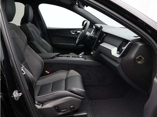 Volvo XC60 2.0 T8 Plug-in hybrid AWD Plus Black Edition / Panoramadak / Head-up Display / 360 Camera / Harman Kardon / Stoel+Stuurverwarming / BLIS / Pilot Assist / Getint Glas /