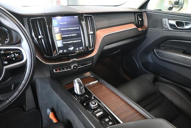 Volvo XC60 2.0 T8 Twin Engine AWD Inscription Harman/Kardon Navigatie Panoramadak Carplay Goed Onderhouden! Inruil Mogelijk!