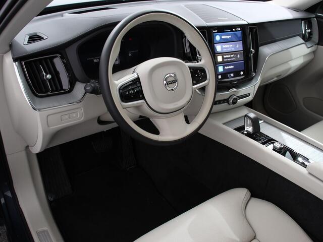 Volvo XC60 2.0 T6 Plug-in hybrid AWD Ultra Bright Climate control Adaptieve cruise control Navigatie Panoramadak Trekhaak Parkeersensoren 360* camera Voorstoelen verwarmd Apple Carplay/ Android auto