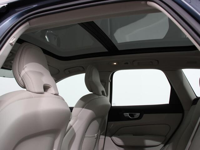 Volvo XC60 2.0 T6 Plug-in hybrid AWD Ultra Bright Climate control Adaptieve cruise control Navigatie Panoramadak Trekhaak Parkeersensoren 360* camera Voorstoelen verwarmd Apple Carplay/ Android auto