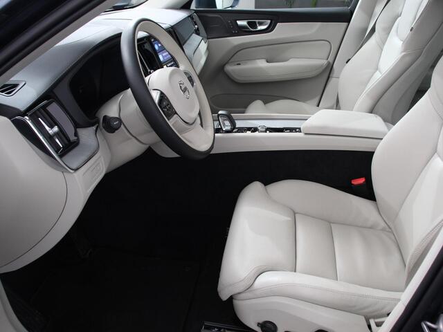 Volvo XC60 2.0 T6 Plug-in hybrid AWD Ultra Bright Climate control Adaptieve cruise control Navigatie Panoramadak Trekhaak Parkeersensoren 360* camera Voorstoelen verwarmd Apple Carplay/ Android auto