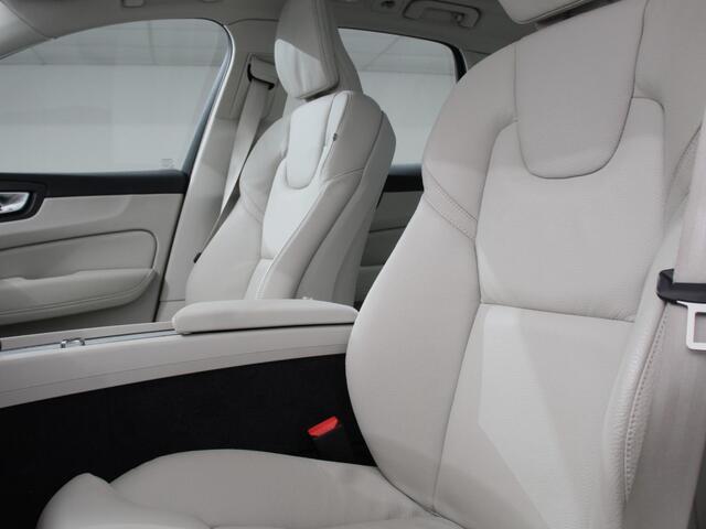 Volvo XC60 2.0 T6 Plug-in hybrid AWD Ultra Bright Climate control Adaptieve cruise control Navigatie Panoramadak Trekhaak Parkeersensoren 360* camera Voorstoelen verwarmd Apple Carplay/ Android auto