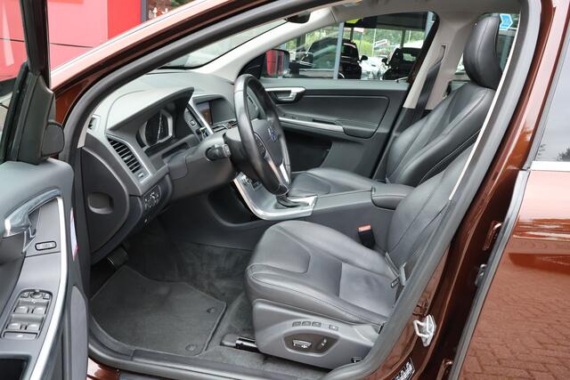 Volvo XC60 2.4 D5 AWD Polar+ | Panoramadak | Leder | Camera | Trekhaak |