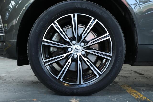 Volvo XC60 2.0 T8 Twin Engine AWD Inscription | Semi-Electrische bedienbare Trekhaak | Parkeerverwarming | Keyless Drive | Adaptieve Cruise Control | Premium Audio by Harman Kardon | Panoramadak | Head-Up Display | Electrische bedienbare voorstoelen |
