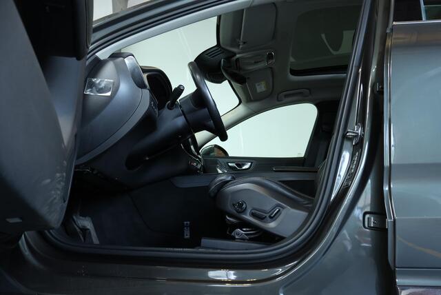 Volvo XC60 2.0 T8 Twin Engine AWD Inscription | Semi-Electrische bedienbare Trekhaak | Parkeerverwarming | Keyless Drive | Adaptieve Cruise Control | Premium Audio by Harman Kardon | Panoramadak | Head-Up Display | Electrische bedienbare voorstoelen |