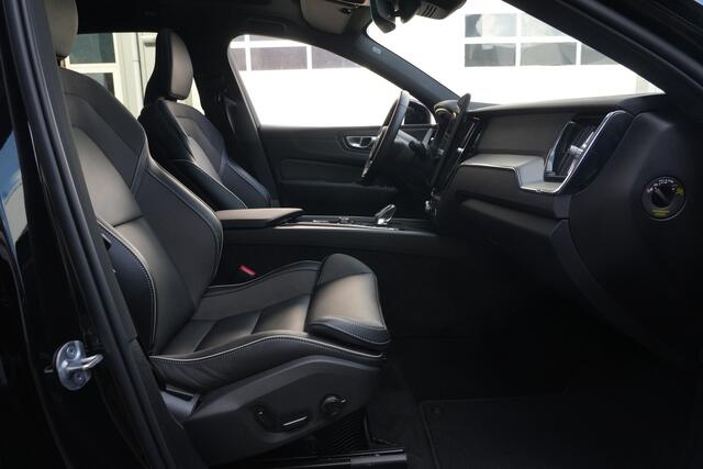 Volvo XC60 2.0 T8 Plug-in hybrid Facelift AWD Plus Black Edition 455pk Panoramadak/Trekhaak/360Camera