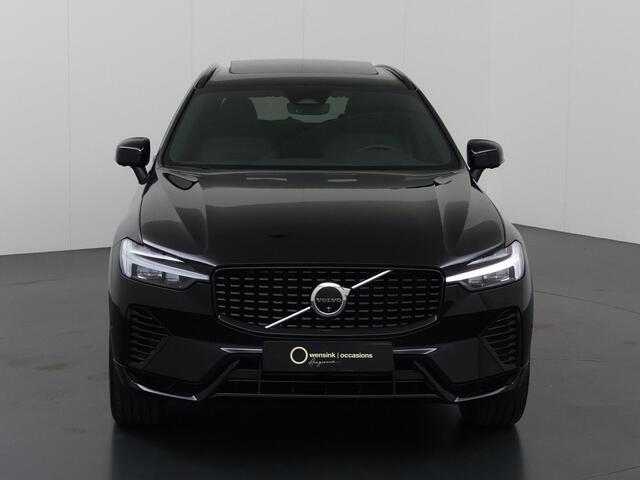 Volvo XC60 2.0 T8 Plug-in hybrid AWD Plus Dark Achterbank verwarming | Achteruitrij assistent | Camera | Apple CarPlay/Android Auto | Comfortstoelen | Adaptieve Cruise Control | DAB | Draadloze Telefoonlader | Panoramadak | Ele. verstelbare stoel + geheugen | Stuur/