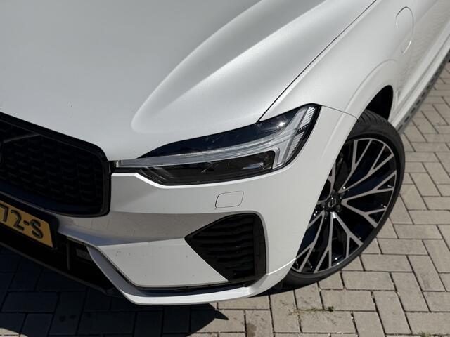 Volvo XC60 2.0 T6 Plug-in hybrid AWD Ultimate Dark | 22 inch wielen | Side Skirts | Getint Glas