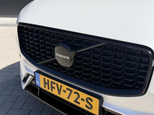 Volvo XC60 2.0 T6 Plug-in hybrid AWD Ultimate Dark | 22 inch wielen | Side Skirts | Getint Glas