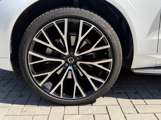 Volvo XC60 2.0 T6 Plug-in hybrid AWD Ultimate Dark | 22 inch wielen | Side Skirts | Getint Glas