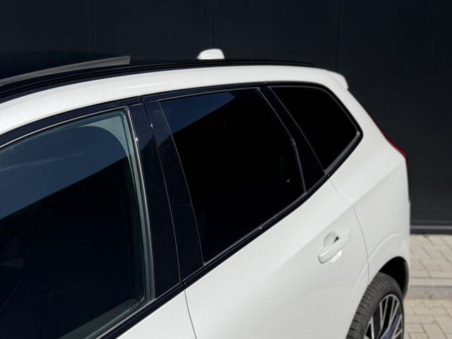 Volvo XC60 2.0 T6 Plug-in hybrid AWD Ultimate Dark | 22 inch wielen | Side Skirts | Getint Glas