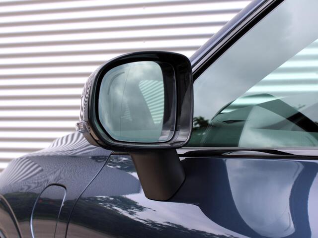 Volvo XC60 2.0 T6 Plug-in hybrid AWD Plus Black Edition Automaat / Trekhaak / Panoramadak / Head-up display / Harman Kardon / 360 camera / 21"velgen
