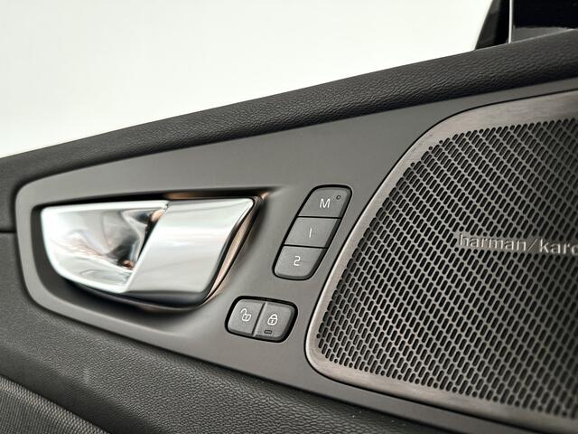 Volvo XC60 T6 Plug-in hybrid AWD Plus Black Edition | Panoramadak | 360° camera | Harman Kardon | Head-up display | Stoel- en stuurverwarming | Trekhaak