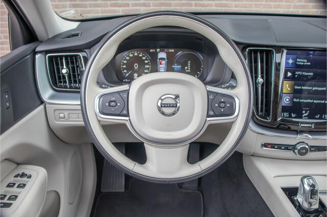 Volvo XC60 T8 Twin Engine AWD Momentum, Leder, Carplay, Trekhaak, Stoelverwarming, Camera, Panoramadak, Full LED.