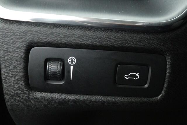 Volvo XC60 2.0 T5 AWD Momentum (TREKHAAK, STOELVERWARMING, ELEKTR STOELEN, CRUISE CONTROL, PARKEERSEN