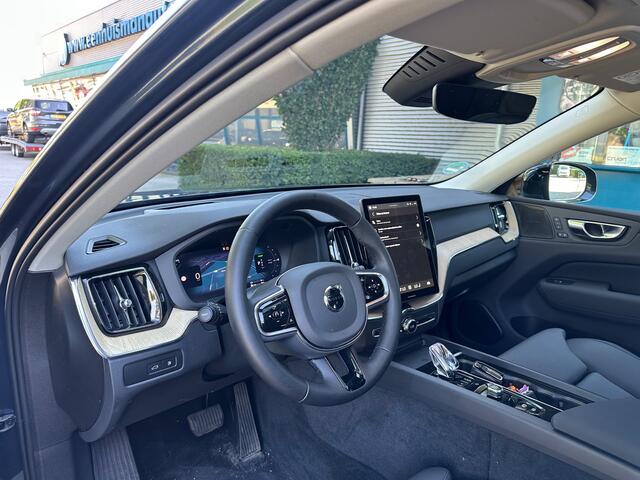 Volvo XC60 2.0 T8 AWD 335kw/456pk Aut8 Plug-in hybrid Plus Dark LUCHTVERING + PANORAMADAK + 360 CAMERA + MATRIX LED + HARMAN/KARDON + ADAPT.CRUISE + BLIS + HEAD-UP DISPLAY + LANE ASSIST + STOELVERWARMING V&A + PARKSENSOREN + 21" LM-VELGEN!!