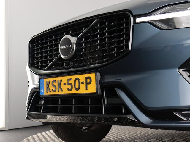 Volvo XC60 2.0 B4 Plus Dark (Elek. trekhaak + achterklep / Camera / Navi / Stoel- stuurverw.)