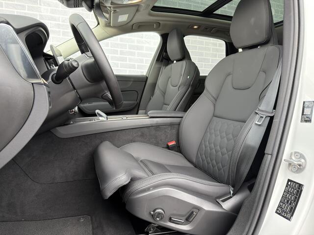 Volvo XC60 2.0 T6 Plug-in Hybrid AWD Ultra Dark | PHEV | Trekhaak | Luchtvering | Harman Kardon Audio | Head-up Display | 360 Graden Camera | Panoramadak | Stoelverwarming voor en achter | Keyless Entry | Elektrische Achterklep | Elektrisch Verstelbare Voorstoelen | Cruise Control Adaptief | BLIS | Google Navigatie | Apple Carplay | Android Auto
