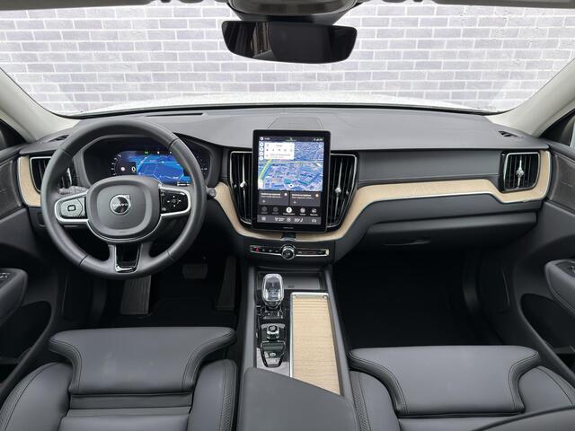Volvo XC60 2.0 T6 Plug-in Hybrid AWD Ultra Dark | PHEV | Trekhaak | Luchtvering | Harman Kardon Audio | Head-up Display | 360 Graden Camera | Panoramadak | Stoelverwarming voor en achter | Keyless Entry | Elektrische Achterklep | Elektrisch Verstelbare Voorstoelen | Cruise Control Adaptief | BLIS | Google Navigatie | Apple Carplay | Android Auto