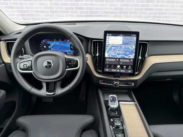 Volvo XC60 2.0 T6 Plug-in Hybrid AWD Ultra Dark | PHEV | Trekhaak | Luchtvering | Harman Kardon Audio | Head-up Display | 360 Graden Camera | Panoramadak | Stoelverwarming voor en achter | Keyless Entry | Elektrische Achterklep | Elektrisch Verstelbare Voorstoelen | Cruise Control Adaptief | BLIS | Google Navigatie | Apple Carplay | Android Auto