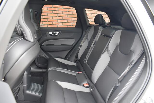 Volvo XC60 T8 455PK AWD Ultra Black Edition | Panoramadak | 360 Camera | Head-Up Display | 22" |
