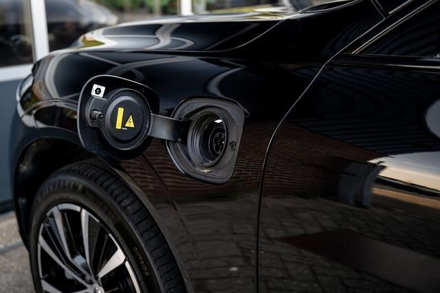 Volvo XC60 2.0 T6 Plug-in Hybrid AWD Ultimate Dark | Panorama | Head-Up | Harman/Kardon | Trekhaak | ACC | Memory | 20' Inch |