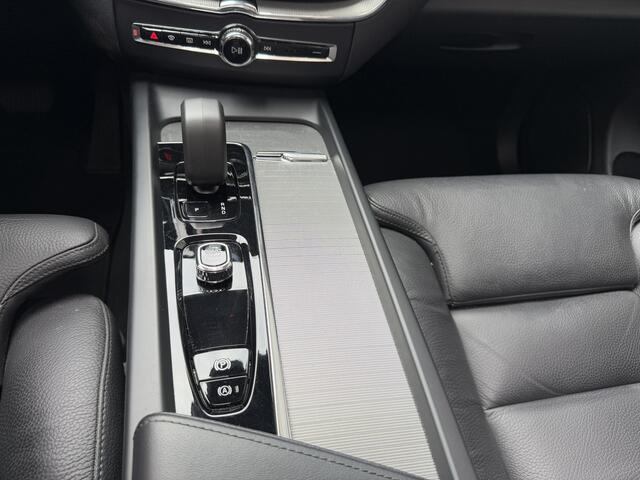 Volvo XC60 2.0 T6 Plug-in hybrid AWD Ultimate Dark Schuif/kantel dak/ Harman/Kardon/ Head-Up!