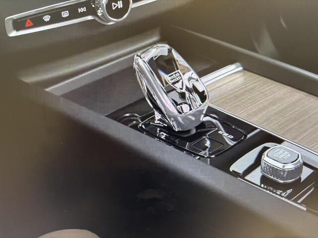 Volvo XC60 T6 AWD Plug-in Hybrid Plus Brigt | Stoel & stuur verwarming | Blis | Keyless | 360 camera |