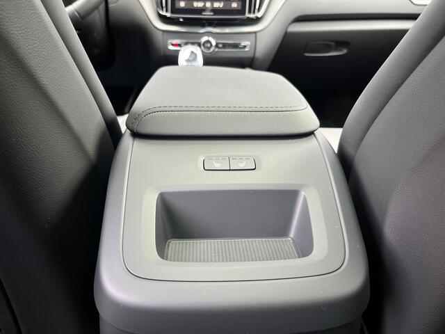 Volvo XC60 2.0 T8 Plug-in Hybrid AWD Ultra Black Edition | PHEV | Trekhaak | Luchtvering | Panoramadak | Harman Kardon Audio | Head-up Display | 360 Graden Camera | Keyless Entry | Elektrische Achterklep | Sportstoelen | Stoelverwarming voor en achter | Google Navigatie | Apple Carplay | Android Auto | Zitverlenging | 21" Lichtmetalen Velgen