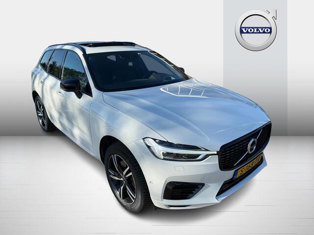 Volvo XC60 2.0 Recharge T8 AWD R-Design | Plug-in Hybrid (PHEV) | Panoramadak | Head-up Display | Harman Kardon Audio | 360 Graden Camera | Keyless Entry | Elektrische Achterklep | Stoelverwarming voor en achter | Cruise Control Adaptief | BLIS | Navigatie | Apple Carplay | Android Auto