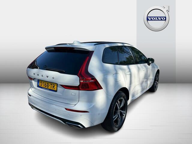Volvo XC60 2.0 Recharge T8 AWD R-Design | Plug-in Hybrid (PHEV) | Panoramadak | Head-up Display | Harman Kardon Audio | 360 Graden Camera | Keyless Entry | Elektrische Achterklep | Stoelverwarming voor en achter | Cruise Control Adaptief | BLIS | Navigatie | Apple Carplay | Android Auto