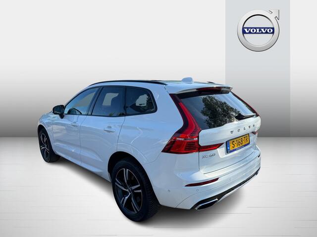 Volvo XC60 2.0 Recharge T8 AWD R-Design | Plug-in Hybrid (PHEV) | Panoramadak | Head-up Display | Harman Kardon Audio | 360 Graden Camera | Keyless Entry | Elektrische Achterklep | Stoelverwarming voor en achter | Cruise Control Adaptief | BLIS | Navigatie | Apple Carplay | Android Auto
