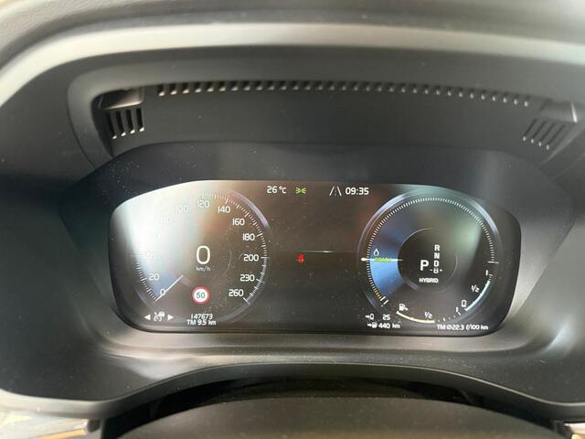 Volvo XC60 2.0 Recharge T8 AWD R-Design | Plug-in Hybrid (PHEV) | Panoramadak | Head-up Display | Harman Kardon Audio | 360 Graden Camera | Keyless Entry | Elektrische Achterklep | Stoelverwarming voor en achter | Cruise Control Adaptief | BLIS | Navigatie | Apple Carplay | Android Auto