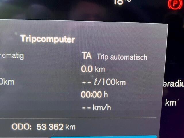 Volvo XC60 2.0 T6 AWD Ultra Black Edition - Head up - trekhaak - panoramadak