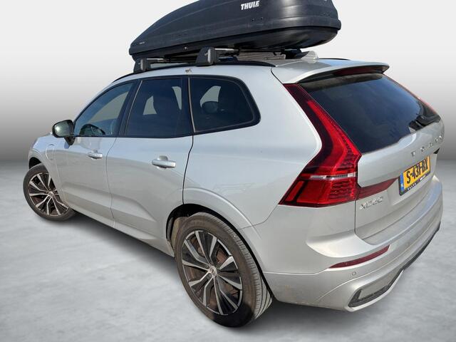 Volvo XC60 2.0 T6 Plug-in Hybrid AWD Plus Dark | PHEV | Harman Kardon Audio | Sportstoelen | Achteruitrijcamera | Parkeersensoren | Keyless Entry | Elektrische Achterklep | Elektrisch Verstelbare Voorstoelen | Stoelverwarming voor en achter | Cruise Control Adaptief | BLIS | Google Navigatie | Apple Carplay | Android Auto