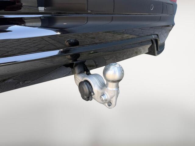 Volvo XC60 2.0 T6 Plug-in hybrid AWD Ultra Dark | Luchtvering | Trekhaak | Panoramadak | Head-up Display | 360 camera