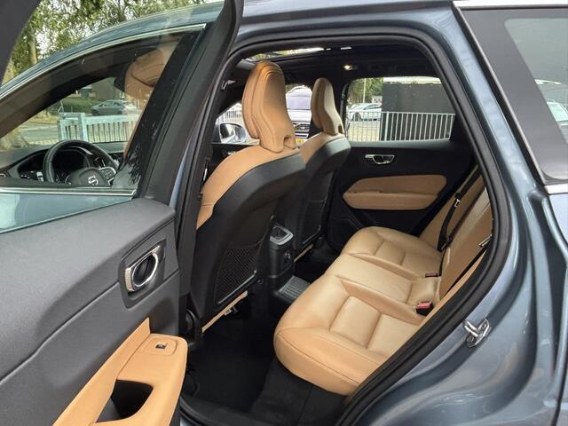 Volvo XC60 T8 AWD Pano HeadUp 74470Keyless Pilot assist 360 camera