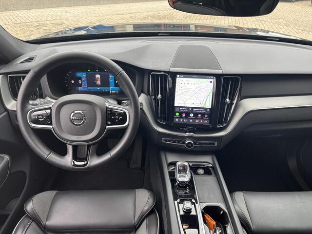 Volvo XC60 2.0 T6 Plug-in hybrid AWD Plus Black Edition Long Range / Google Maps Navi / Camera / Allseason Banden / Schuifkanteldak /