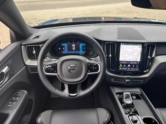 Volvo XC60 2.0 T6 Plug-in hybrid AWD Plus Black Edition Long Range / Google Maps Navi / Camera / Allseason Banden / Schuifkanteldak /