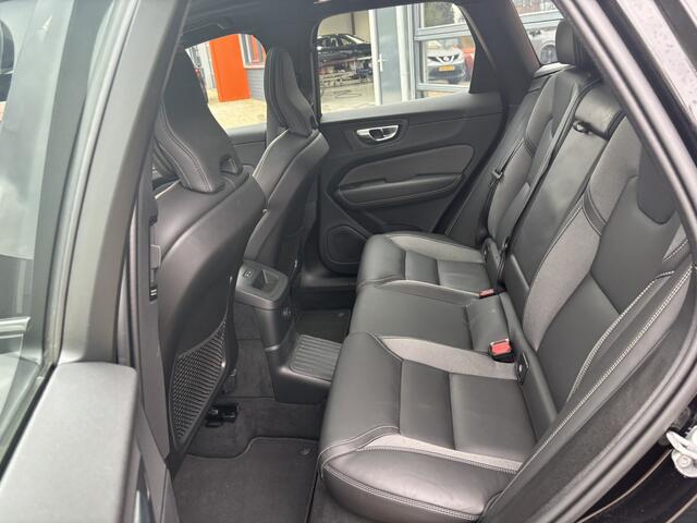 Volvo XC60 2.0 T6 Plug-in hybrid AWD Plus Black Edition Long Range / Google Maps Navi / Camera / Allseason Banden / Schuifkanteldak /