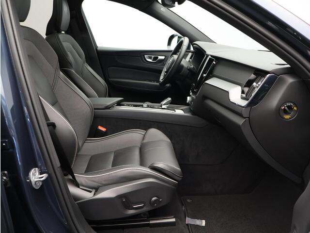 Volvo XC60 2.0 T6 Plug-in hybrid AWD Ultimate Dark / Head-up Display / Panoramadak / 360 Camera / Stoel+Stuurverwarming / Harman Kardon / Getint Glas /