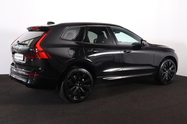 Volvo XC60 2.0 T6 Plug-in hybrid AWD Essential - Black Edition - Fiscale waarde € 64.581 - IntelliSafe Assist & Surround - Verwarmde voorstoelen, stuur & achterbank - Parkeersensoren & camera achter - Draadloze tel. lader - Extra getint glas -Donkere hemel - 21 inch LMV