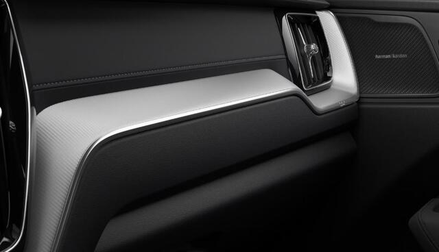 Volvo XC60 T8 Plug-in hybrid AWD Ultra Black Edition | Trekhaak elektr. | Alarm | Getint glas