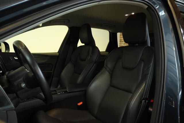 Volvo XC60 T4 Momentum Pro | Semi-Electrische Inklapbare Trekhaak | Dealeronderhouden | Comfortstoelen | Lederenbekleding | 4-seizoenenbanden | Cruise Control | Navigatie | Stoelverwarming | stuurwielverwarming | Navigatie | Cruise Control |