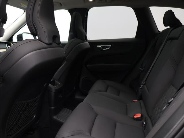 Volvo XC60 T6 AWD Plug-in hybrid Ultra Dark / Trekhaak / Luchtvering / Head up displ / Stoel+stuur+achterbankverwarming / Harman Kardon / Privacy glass