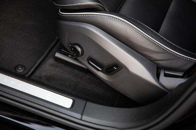 Volvo XC60 2.0 T8 Plug-in hybrid AWD Plus Black Edition , Luchtvering, Panoramadak, Harman&Kardon, 360-camera, HUD