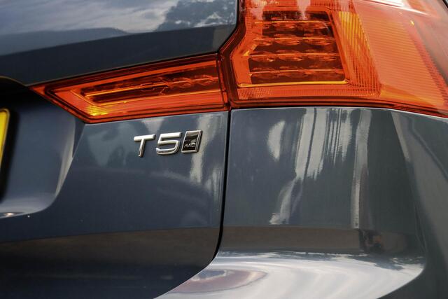 Volvo XC60 2.0 T5 AWD Momentum 250pk | Leder + Trekhaak